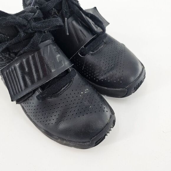 Nike boys team hustle d 8 gs 1 youth basketball black shoes - Picture 4 of 6